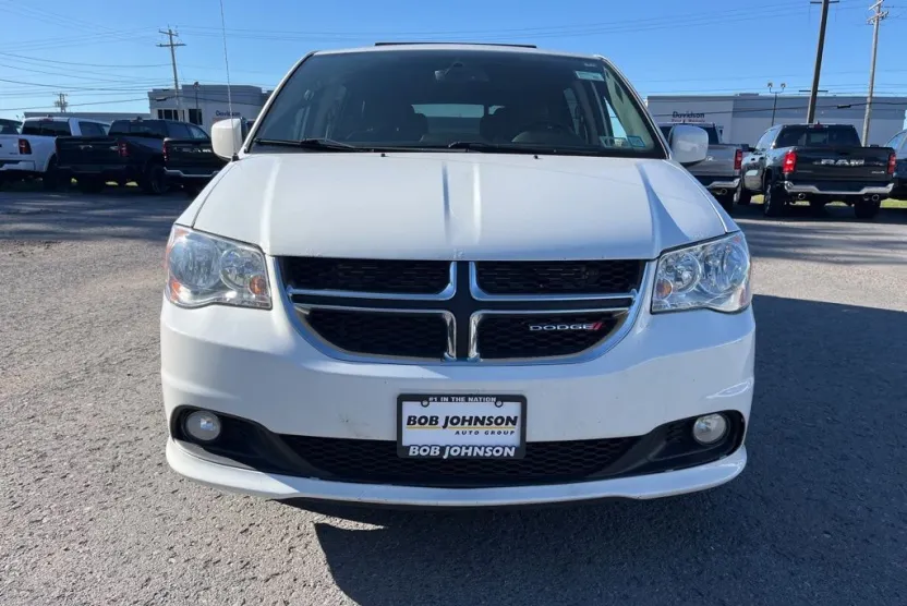 2017 Dodge Grand Caravan SXT photo 1