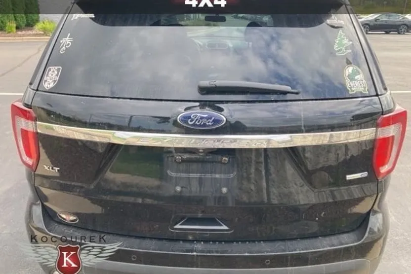 2017 Ford Explorer XLT photo 1
