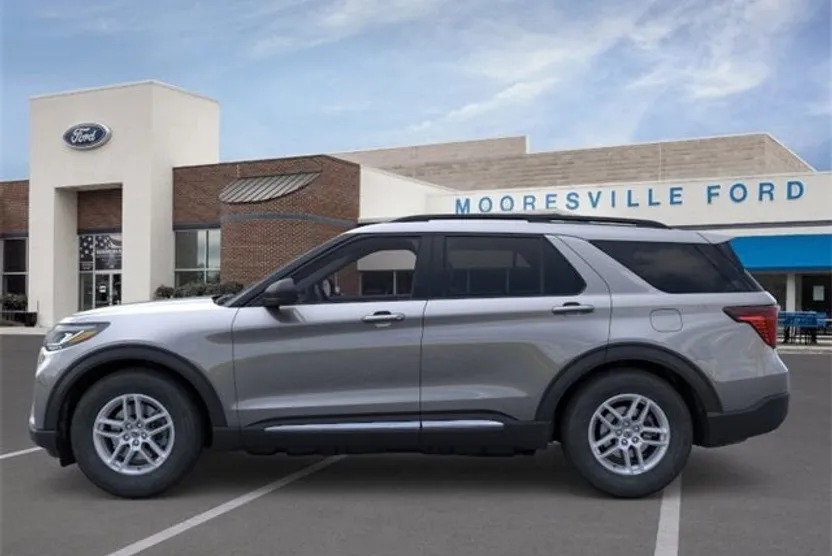 2025 Ford Explorer photo 1