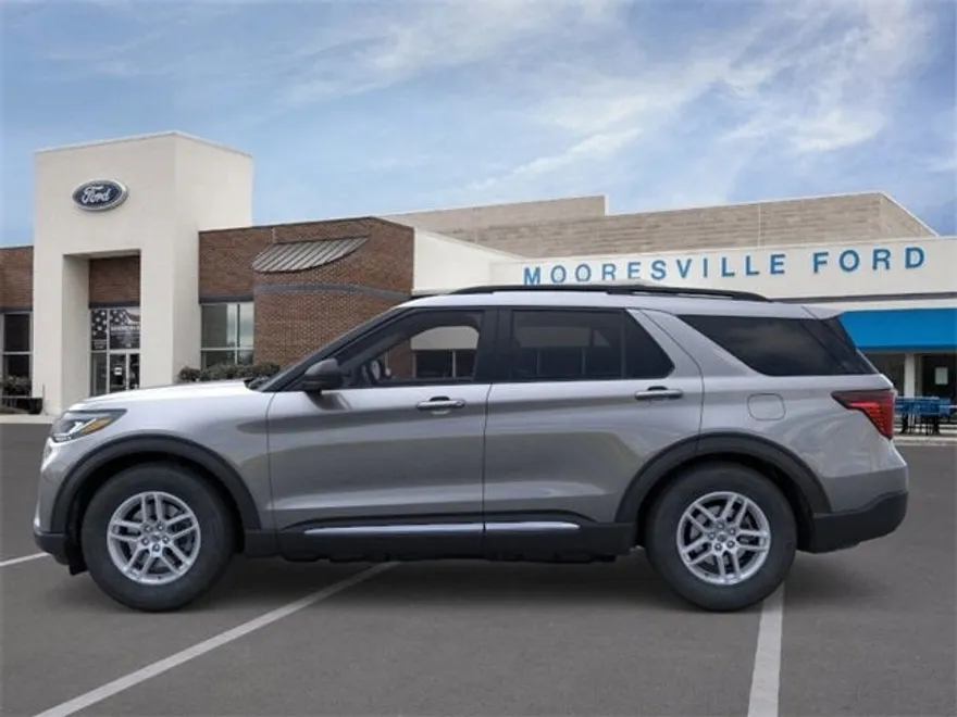 2025 Ford Explorer photo 1