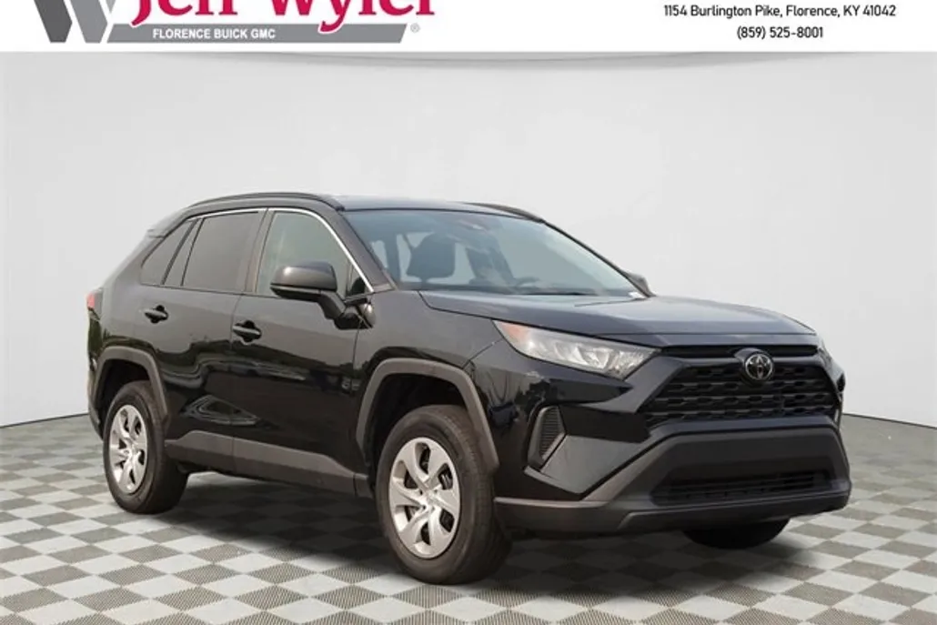 2021 Toyota RAV4 LE photo 1