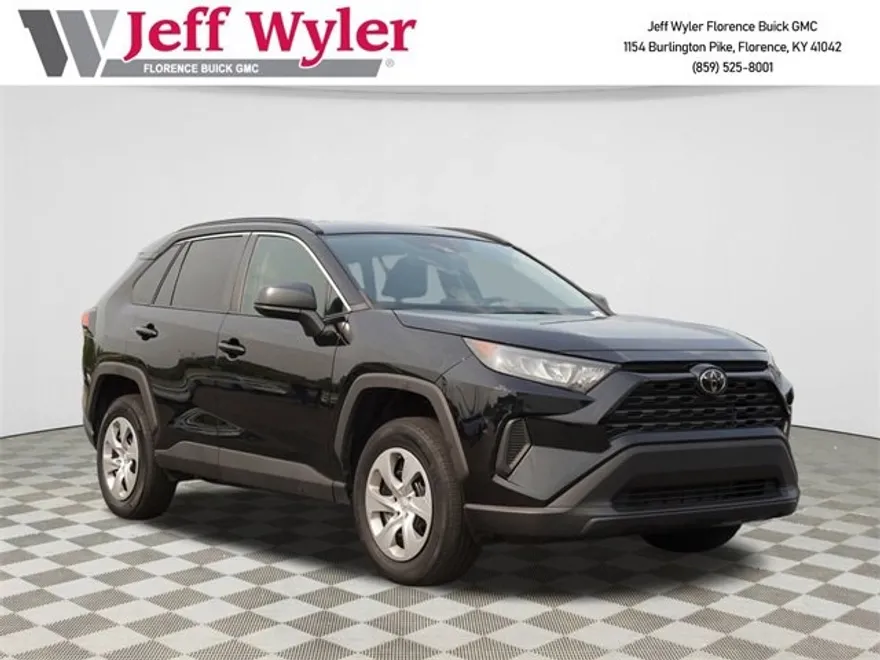 2021 Toyota RAV4 LE photo 1