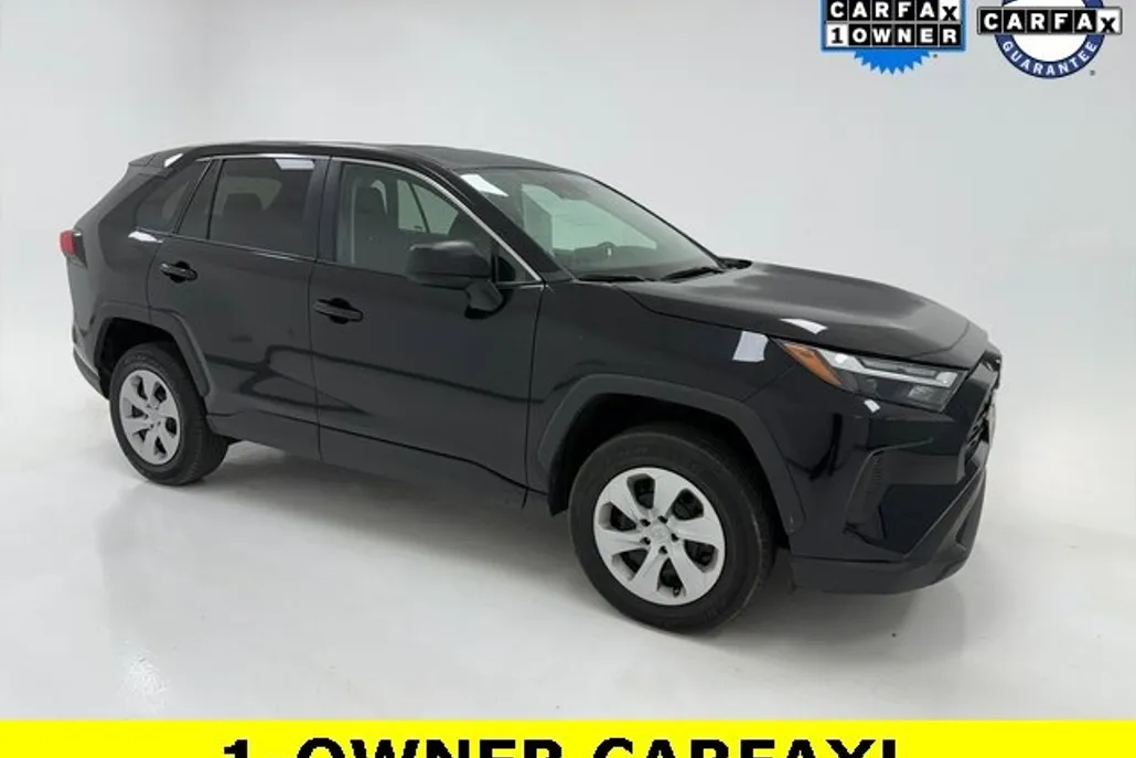2024 Toyota RAV4 LE photo 1