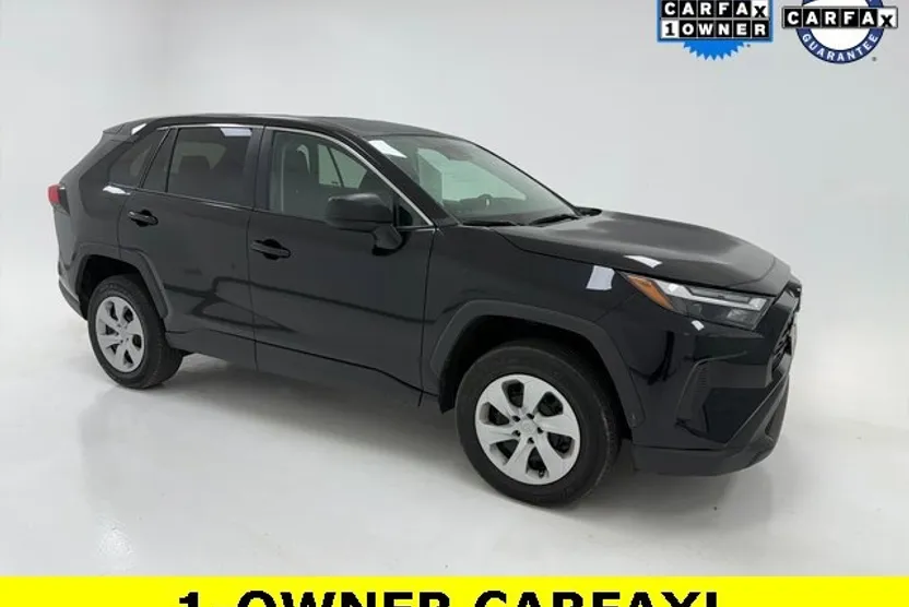 2024 Toyota RAV4 LE photo 1