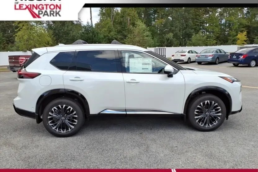 2026 Nissan Rogue Platinum photo 1