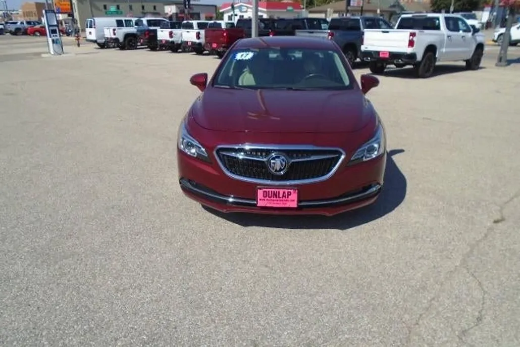 2017 Buick LaCrosse Essence photo 1