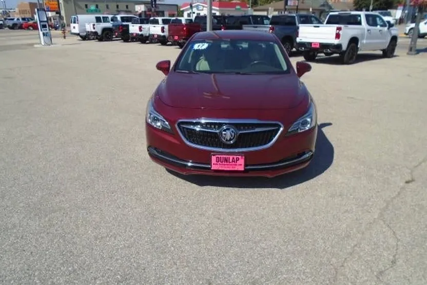 2017 Buick LaCrosse Essence photo 1