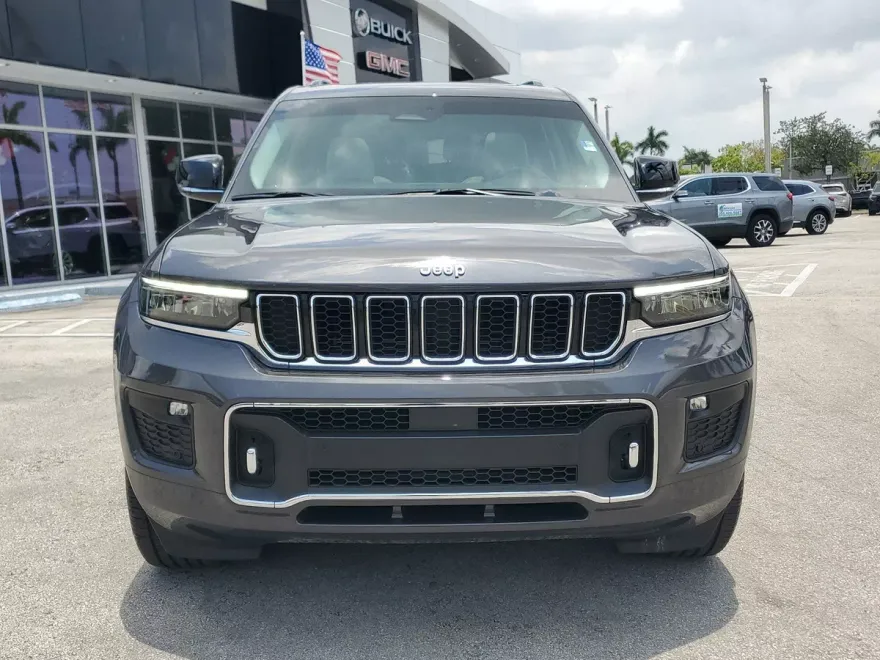 2022 Jeep Grand Cherokee Overland photo 1