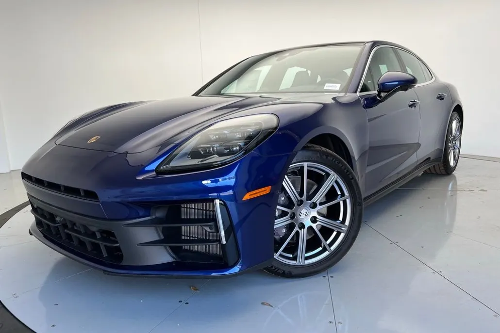 2024 Porsche Panamera 4 photo 1
