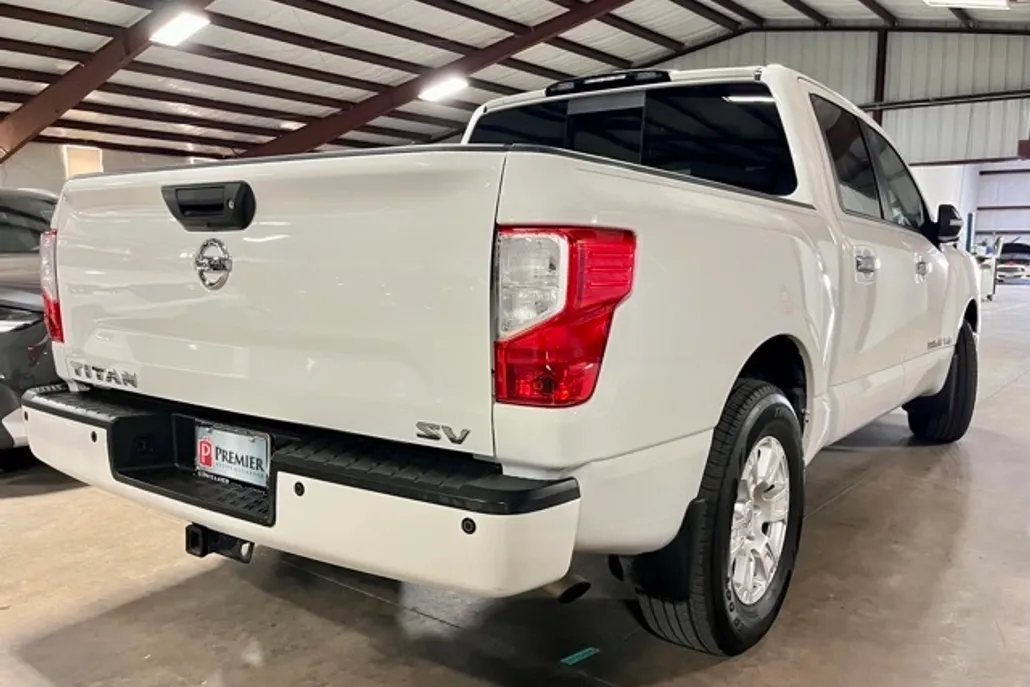 2018 Nissan Titan SV photo 1