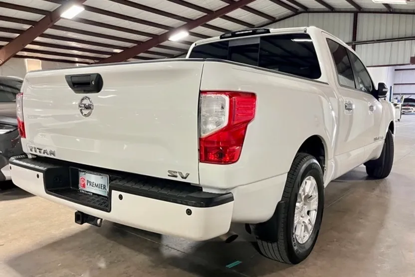 2018 Nissan Titan SV photo 1