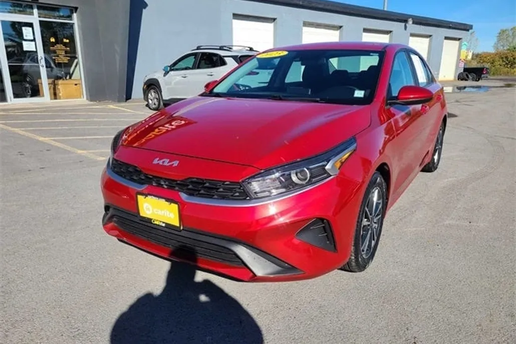 2023 Kia Forte LXS photo 1