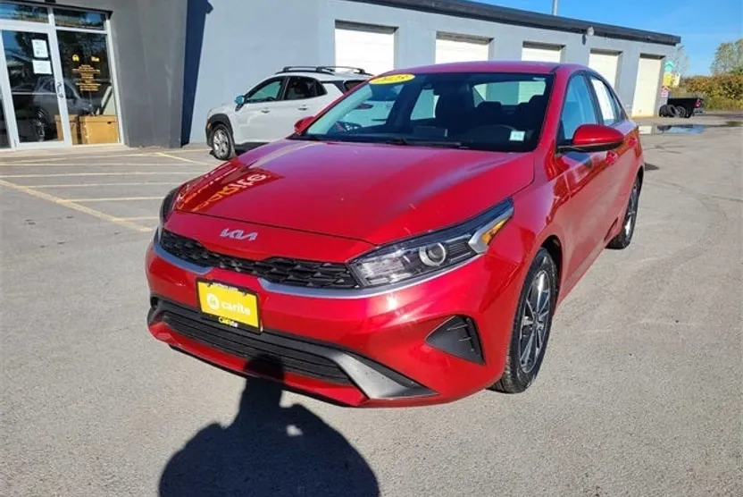 2023 Kia Forte LXS photo 1