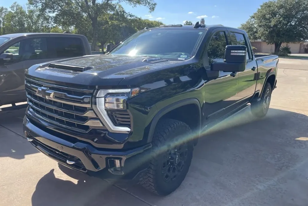 2024 Chevrolet Silverado 2500HD High Country photo 1