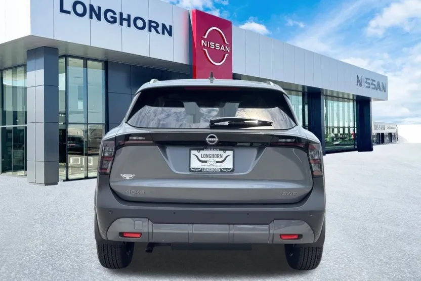 2025 Nissan Kicks SV photo 1