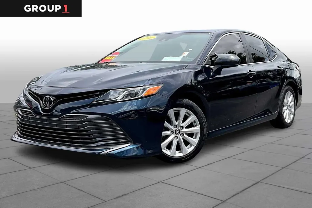 2020 Toyota Camry LE photo 1