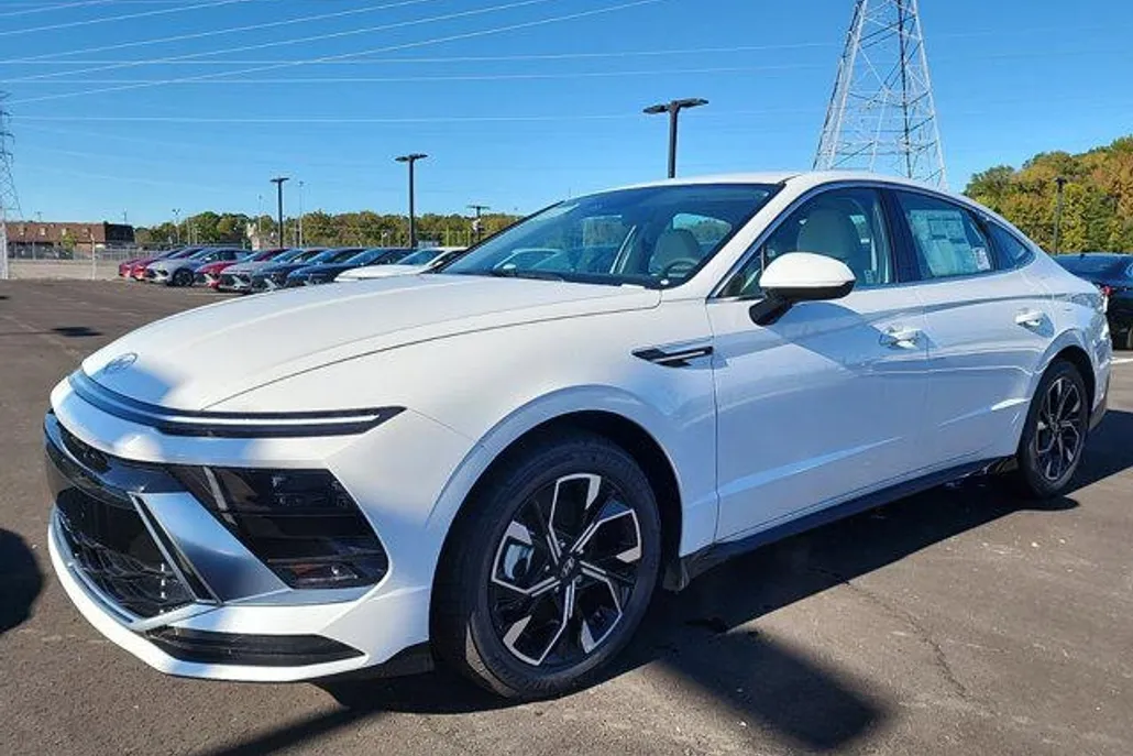 2024 Hyundai Sonata SEL photo 1
