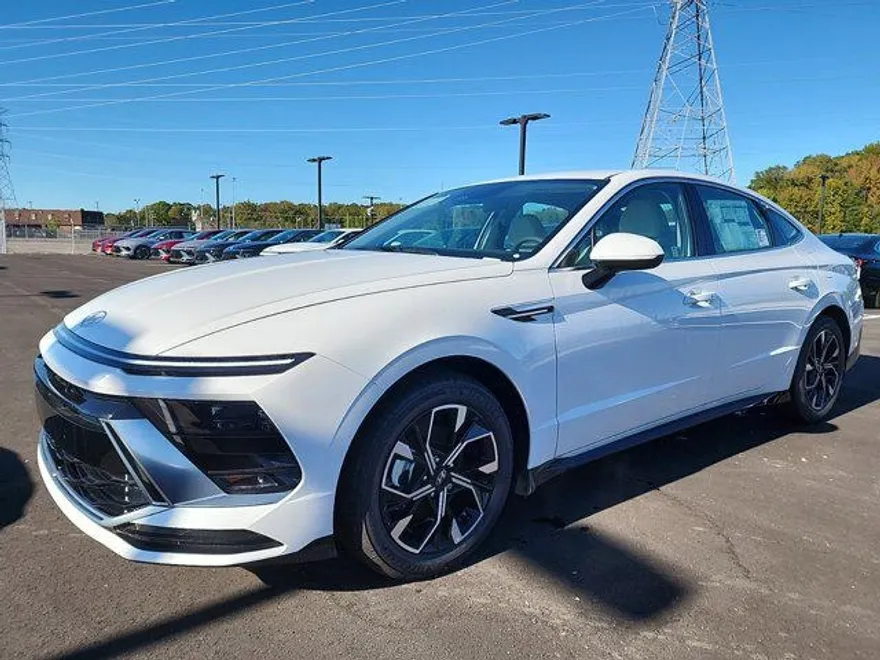 2024 Hyundai Sonata SEL photo 1