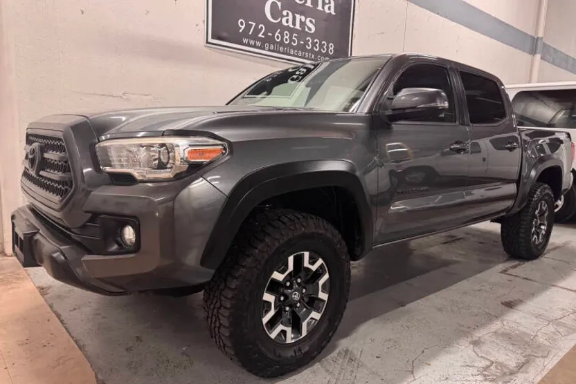 2016 Toyota Tacoma TRD Off-Road photo 1