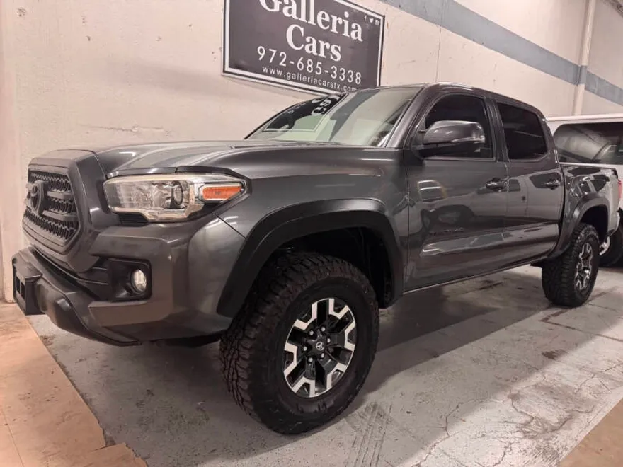 2016 Toyota Tacoma TRD Off-Road photo 1