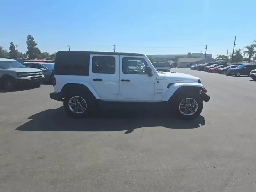 2021 Jeep Wrangler Unlimited Sahara photo 1