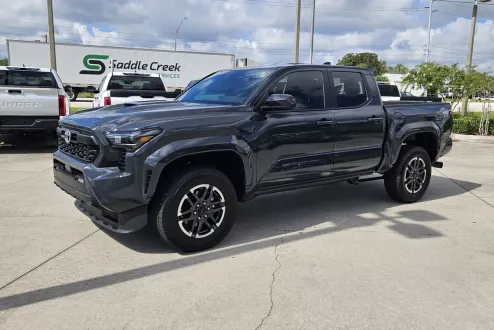 2025 Toyota Tacoma TRD Sport photo 3