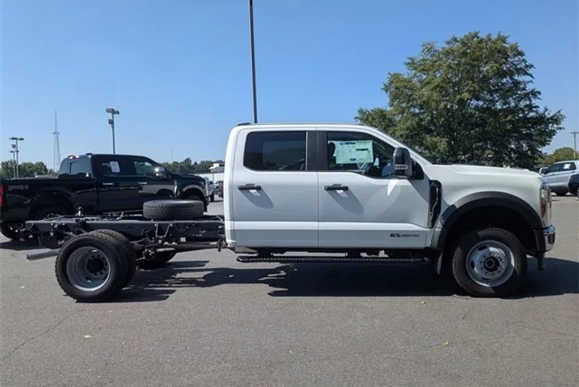 2025 Ford F-450 photo 1
