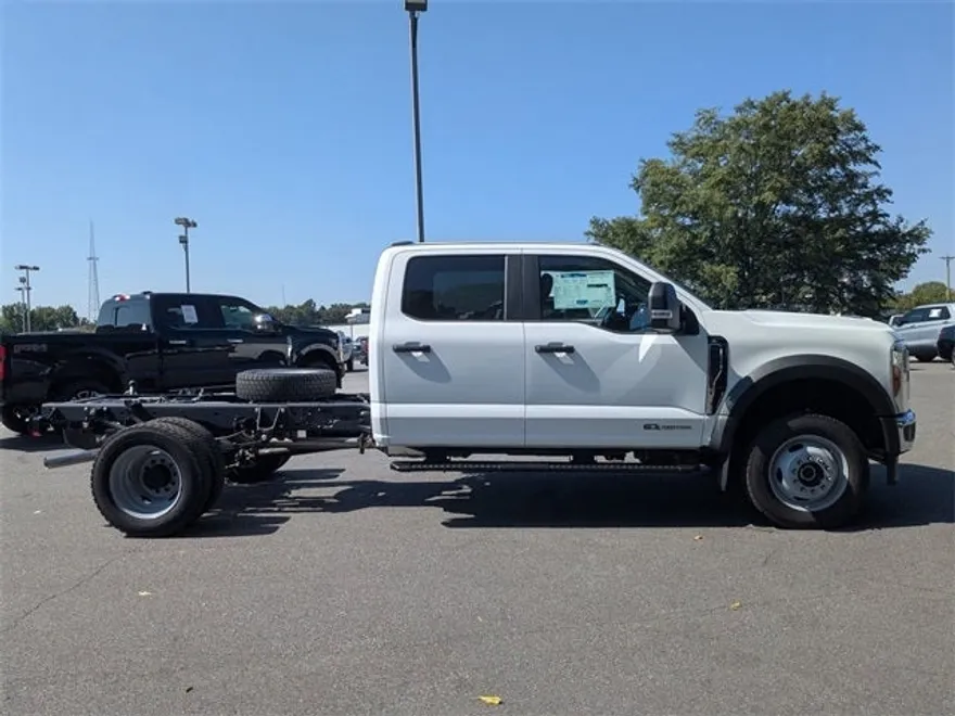 2025 Ford F-450 photo 1