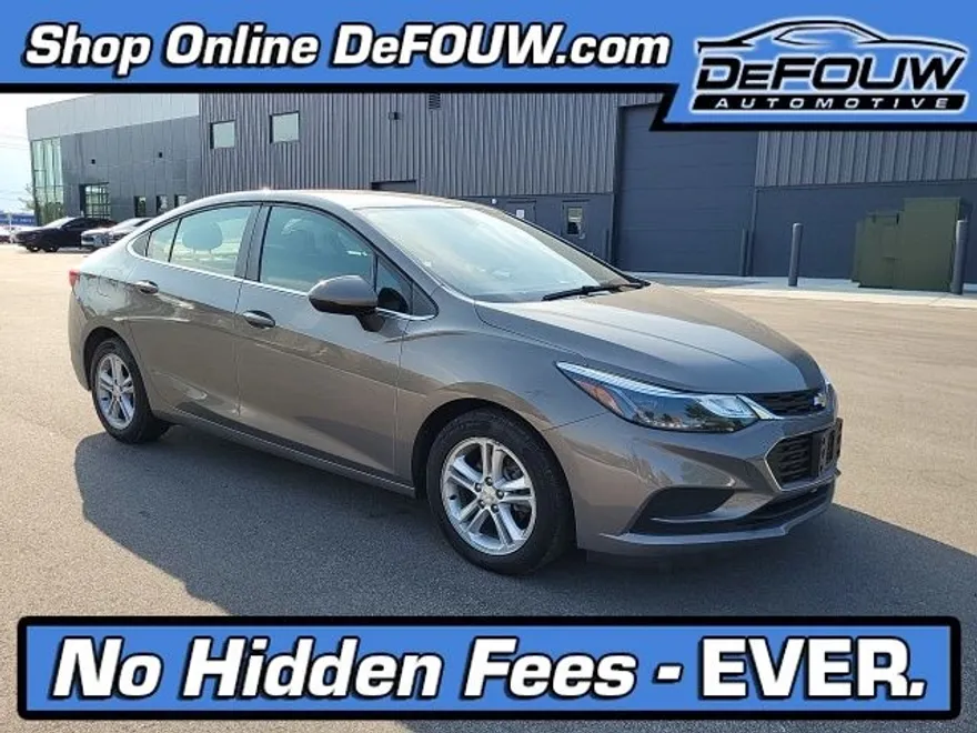 2018 Chevrolet Cruze LT photo 1