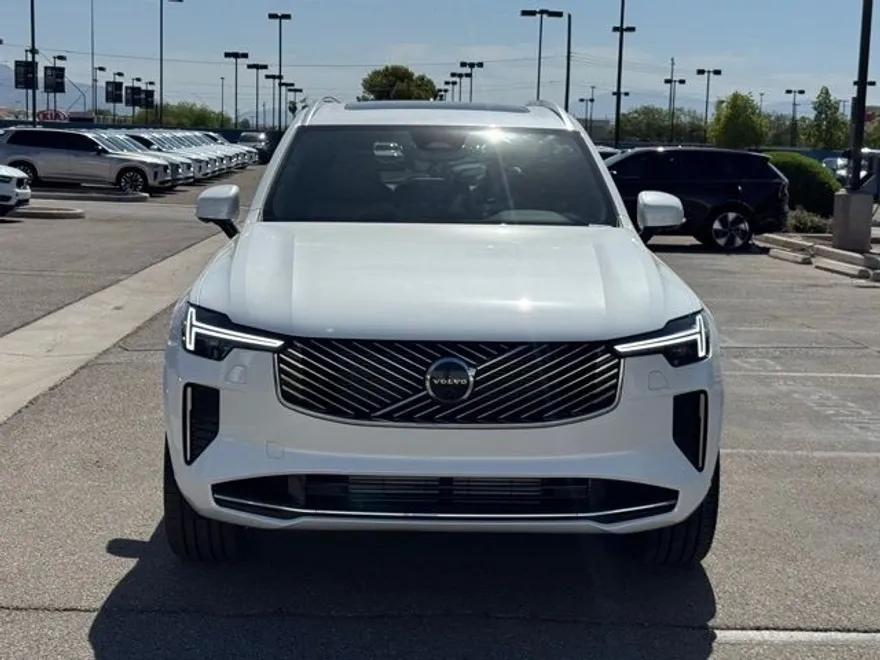 2026 Volvo XC90 T8 Plus photo 1