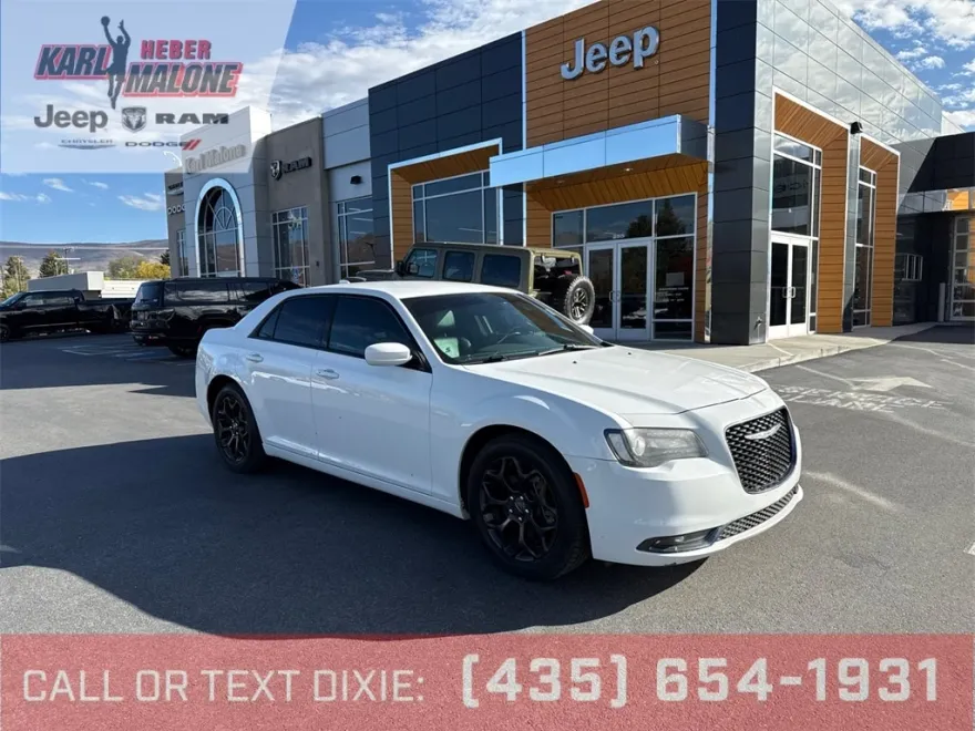 2019 Chrysler 300 S photo 1