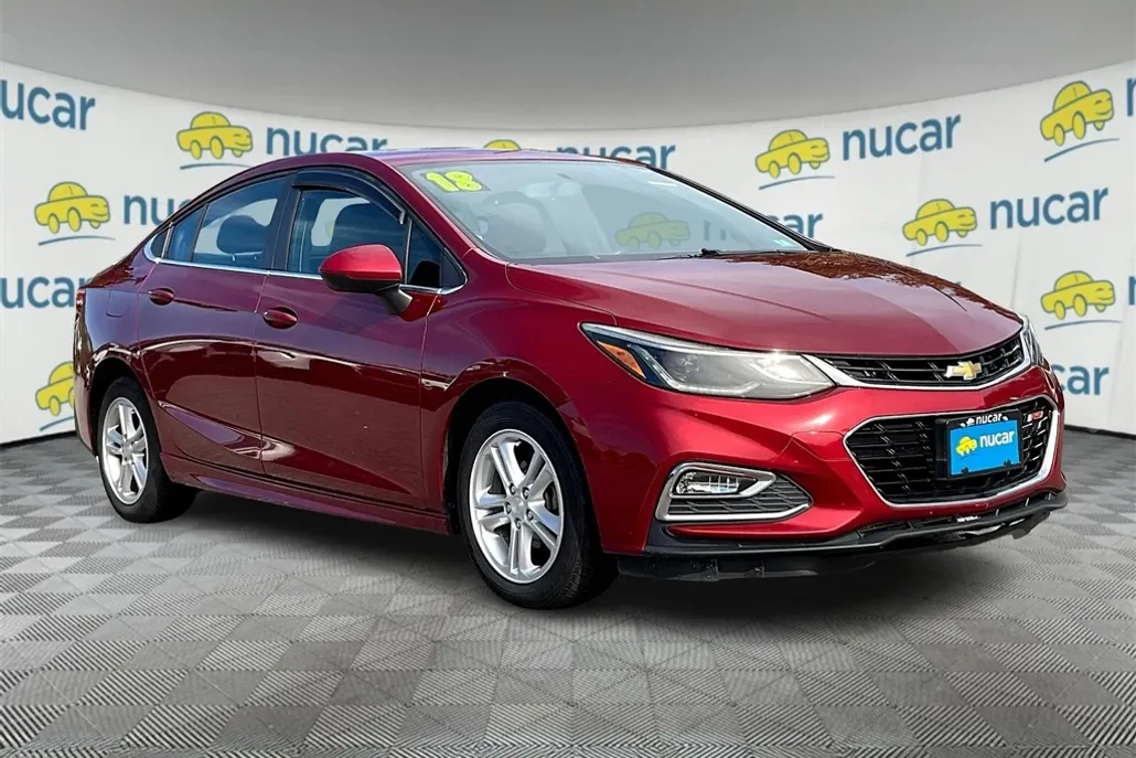 2018 Chevrolet Cruze LT photo 1