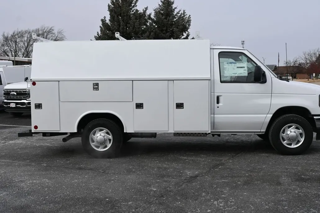 2025 Ford E-350 Base photo 1