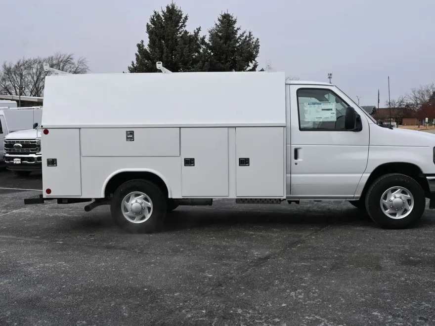 2025 Ford E-350 Base photo 1