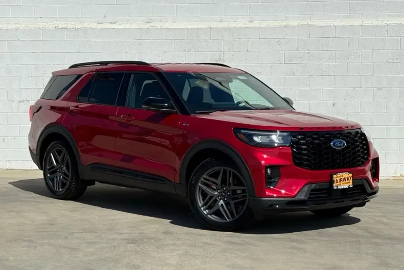 2025 Ford Explorer ST-Line photo 1