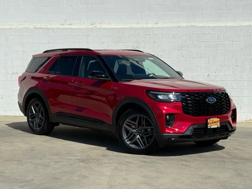 2025 Ford Explorer ST-Line photo 1