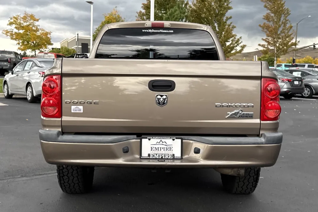 2010 Dodge Dakota SXT photo 1