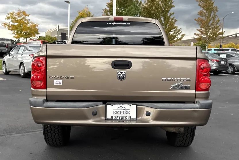 2010 Dodge Dakota SXT photo 1