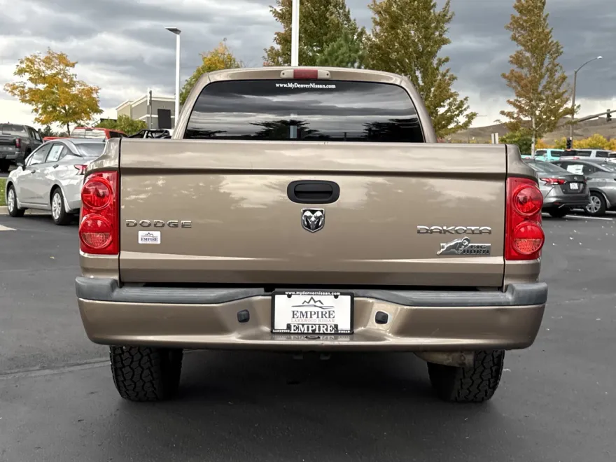 2010 Dodge Dakota SXT photo 1