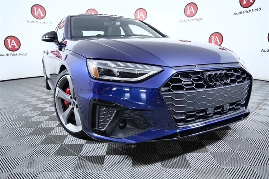 2022 Audi A4 45 S line Premium Plus photo 1