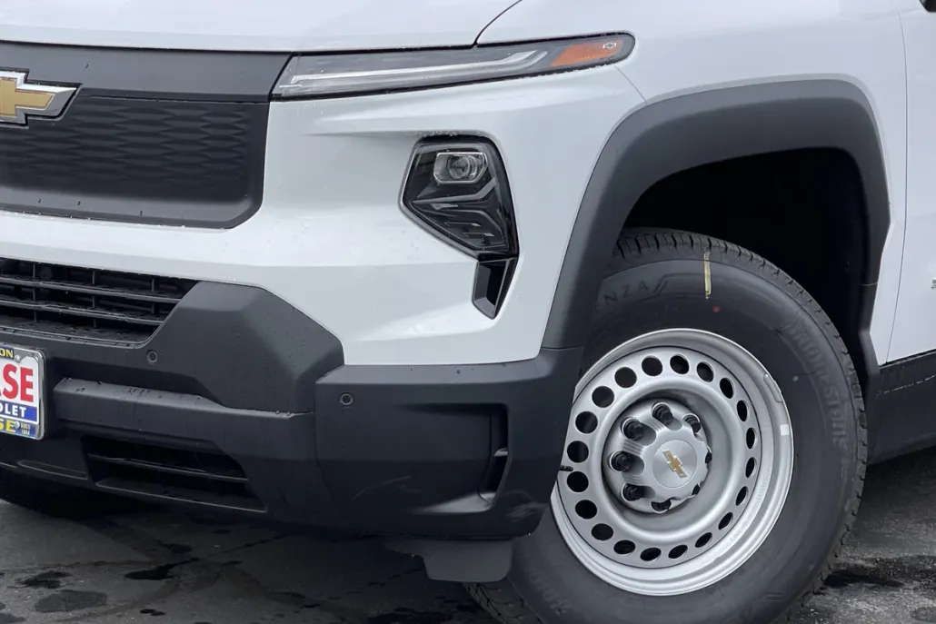 2026 Chevrolet Silverado EV photo 1