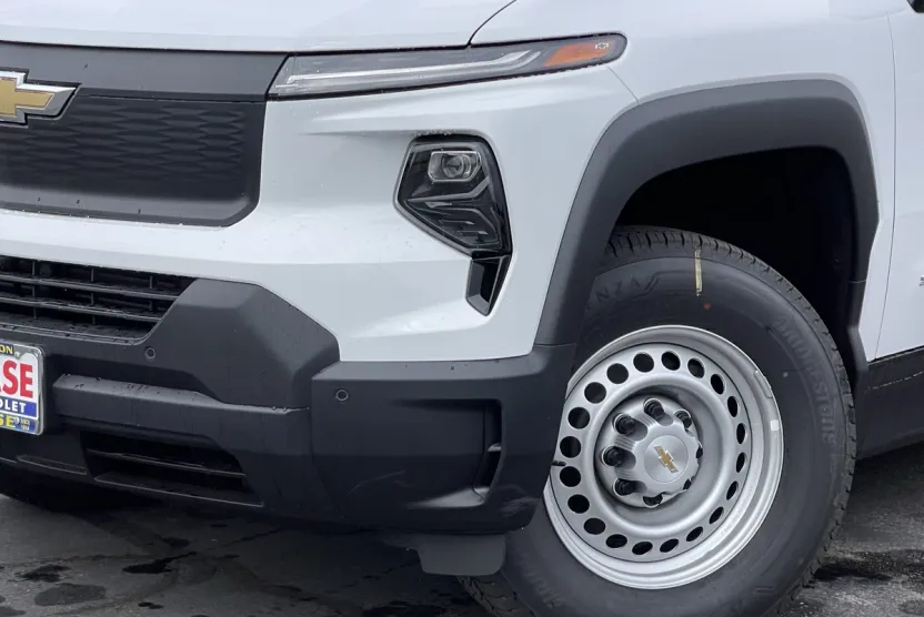 2026 Chevrolet Silverado EV photo 1