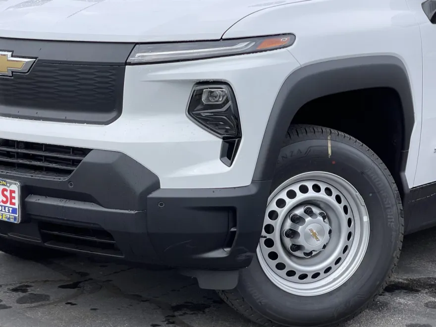 2026 Chevrolet Silverado EV photo 1
