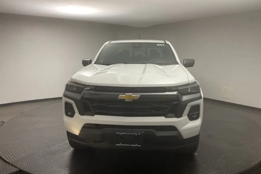 2026 Chevrolet Colorado LT photo 1