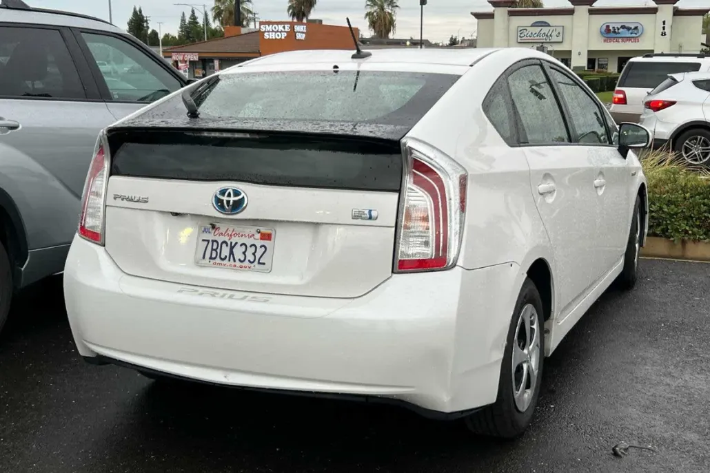 2013 Toyota Prius Three photo 1