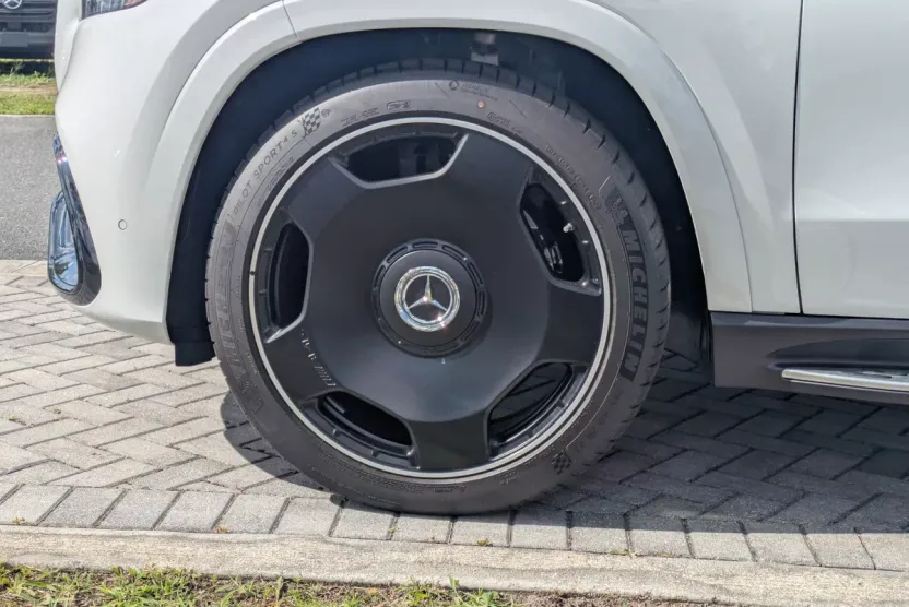 2025 Mercedes Benz GLS AMG 63 4MATIC photo 1