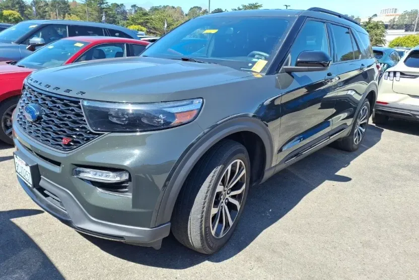 2022 Ford Explorer ST photo 1