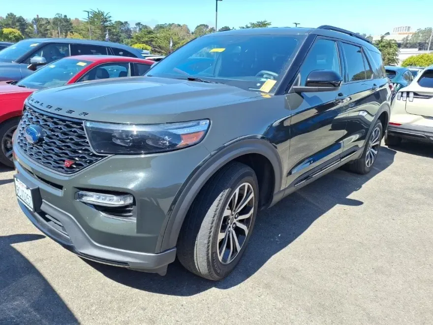 2022 Ford Explorer ST photo 1