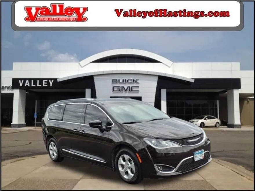 2017 Chrysler Pacifica Touring Plus photo 1