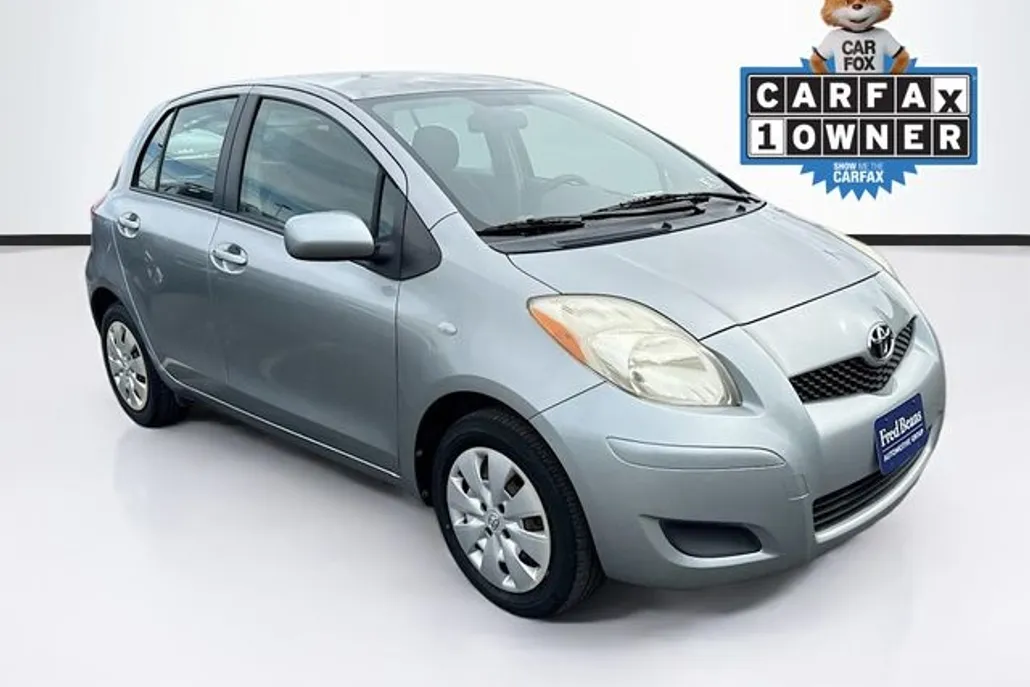 2011 Toyota Yaris Base photo 1